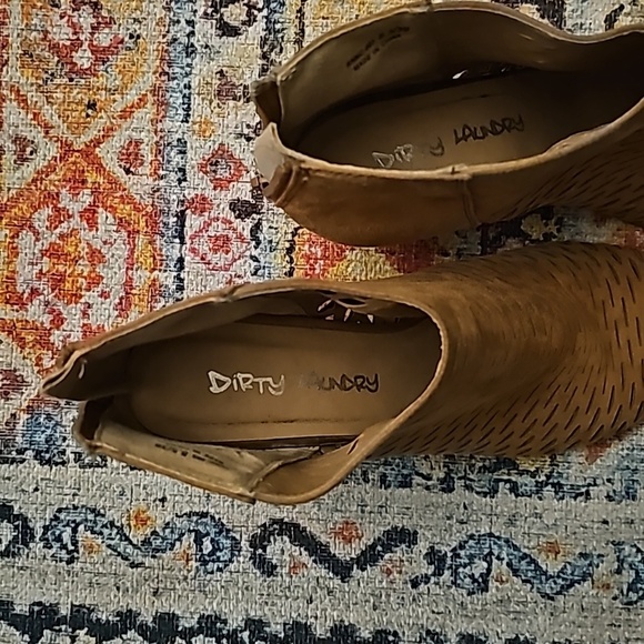 Dirty Laundry Peep Toe Sandals - Picture 2 of 5